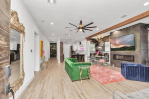 Houston's Bloom House - Spacious Floral Escape for Groups